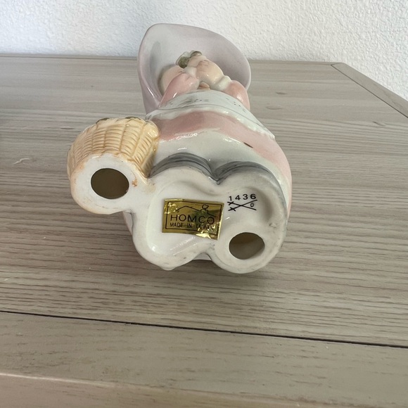 Two Adorable Porcelain Kid Figurines - Picture 6 of 7